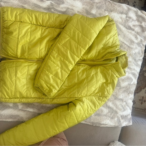 Women's Yellow Quilted puffer Jacket - Picture 3 of 8